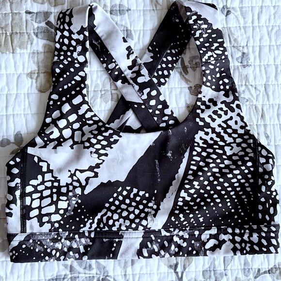 Lululemon All Sport Bra III in Static Mist White & Black • 4 - Picture 3 of 10